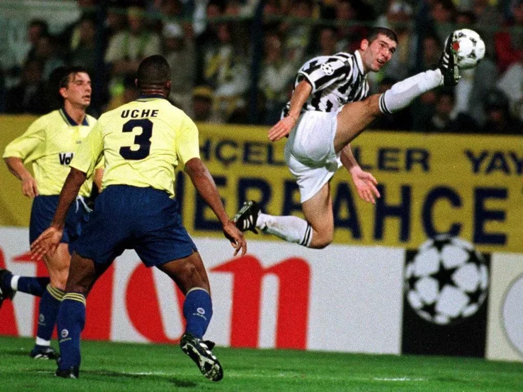 Zinedine Zidane jogando pela França, exemplo de uso de 'was' para ensinar inglês com jogadores históricos