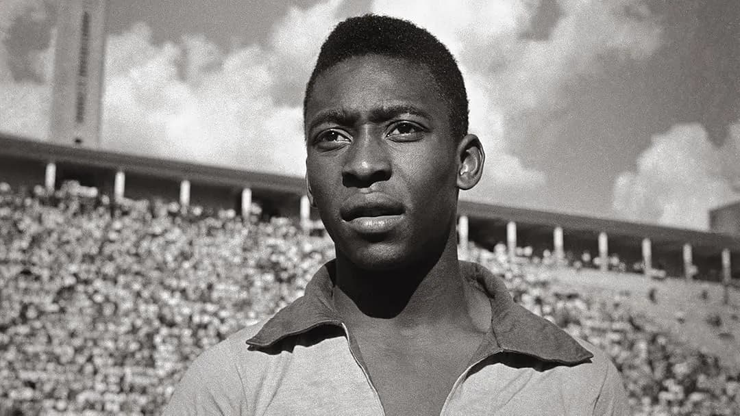 Pelé, o maior jogador brasileiro de todos os tempos, ideal para aprender 'was' em inglês com lendas do futebol