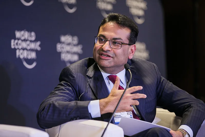 Laxman Narasimhan, CEO da Starbucks de 2022 a 2024, em meio à reinvenção estratégica da rede